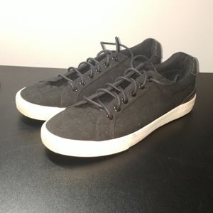 Canvas sneakers